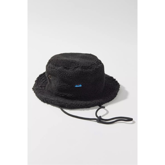 Kavu Accessories - NWT KAVU Fur Ball Boonie Hat